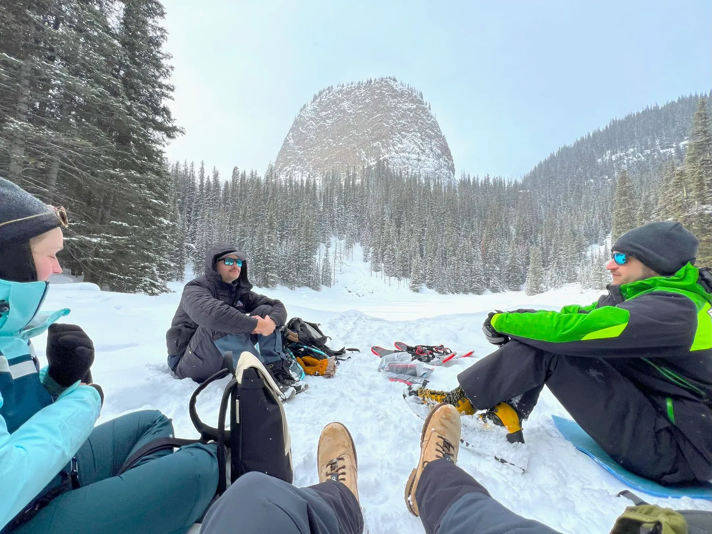 置物 WINTER MOUNTAINS Winter adventure in Banff and Jasper in Canadian Rocky Mountains.