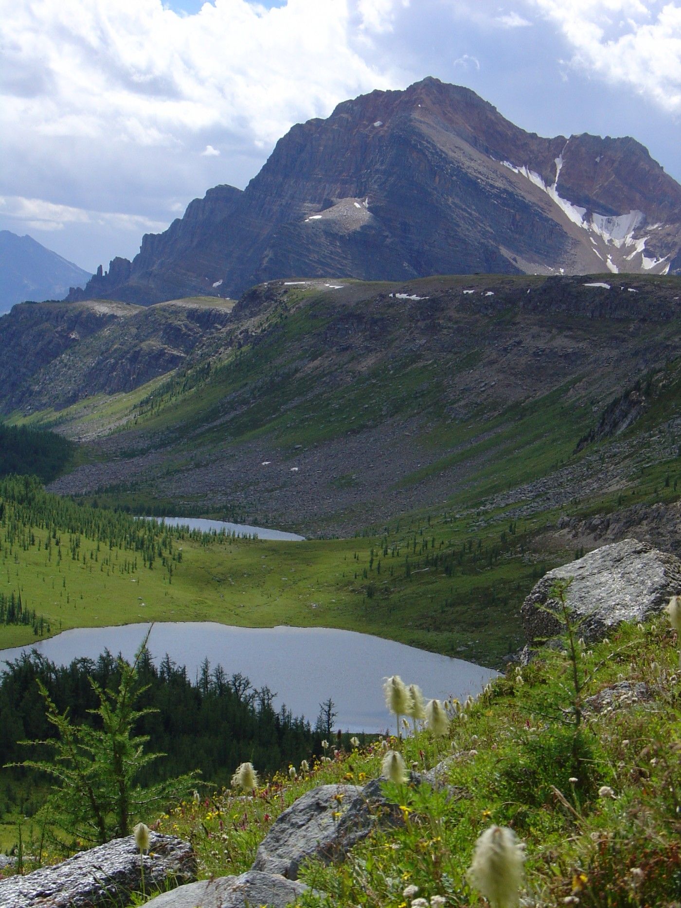 hike to lakes in the mountains near banff | wandertung zu scchönen seen bei banff