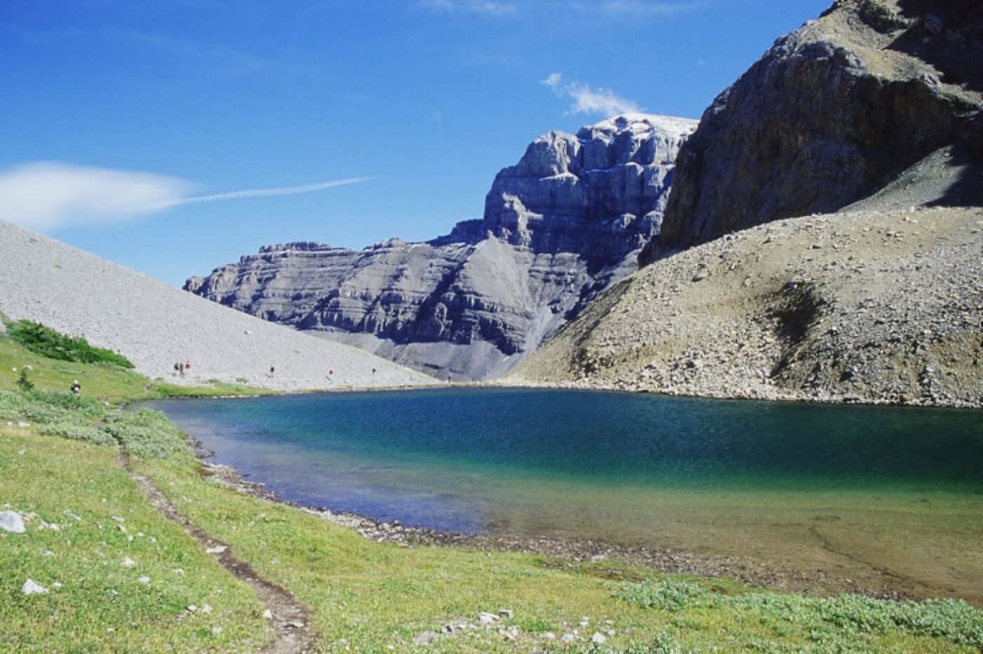 day hike to bourgeau lake hiking in banff rockies | tageswanderung zum bourgeau see in den rockies bei banff