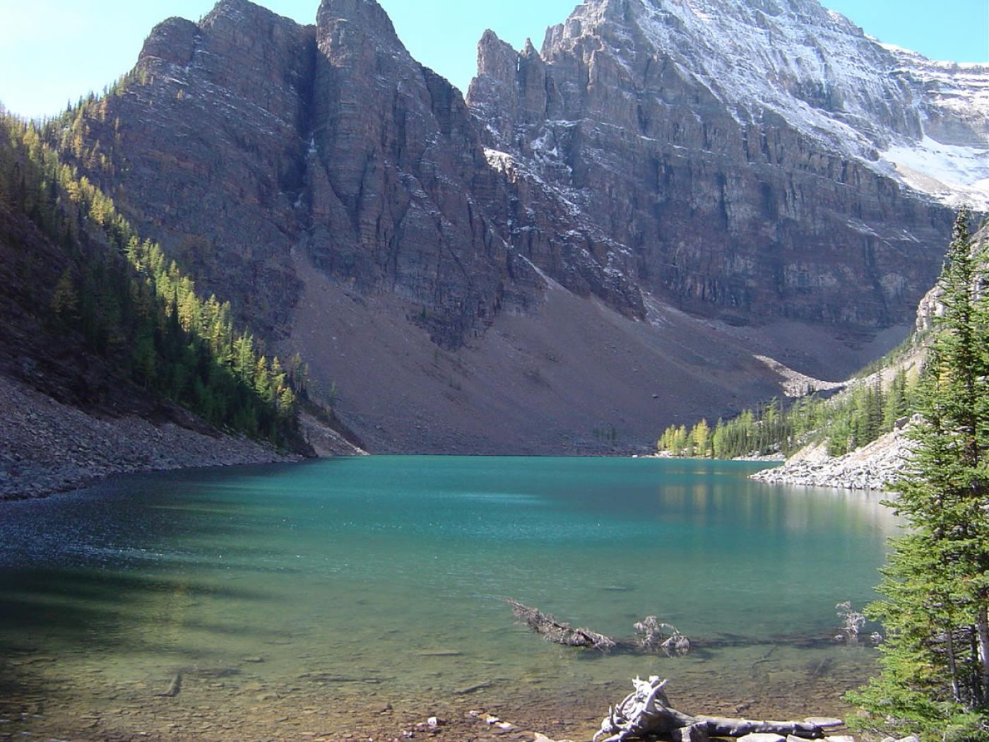 lake agnes in the rockies of banff national park | lake agnes in den rockies vom banff nationalpark
