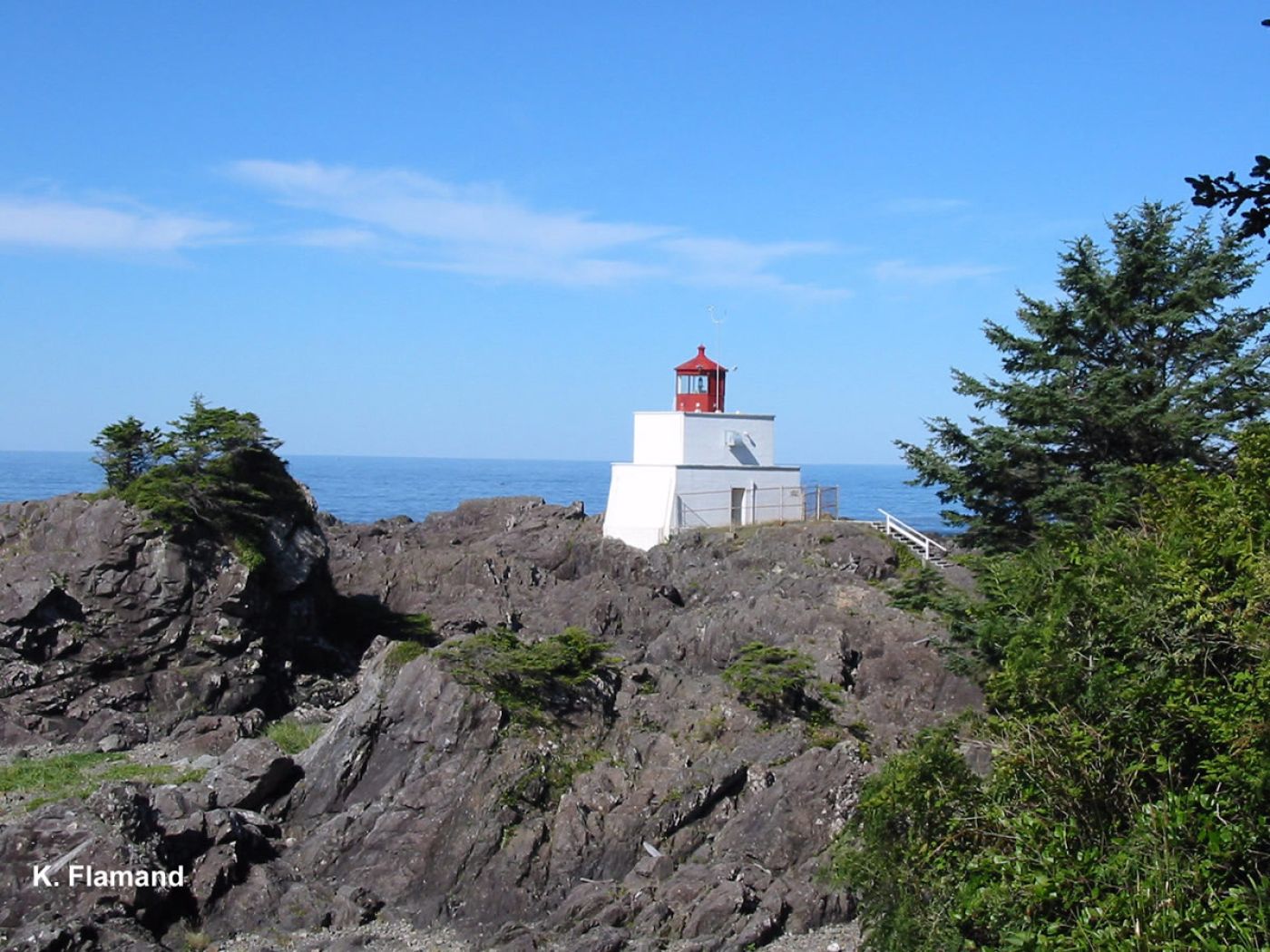light house in pacific rim national park, canada | leuchtturm im pacific rim nationalpark, kanada