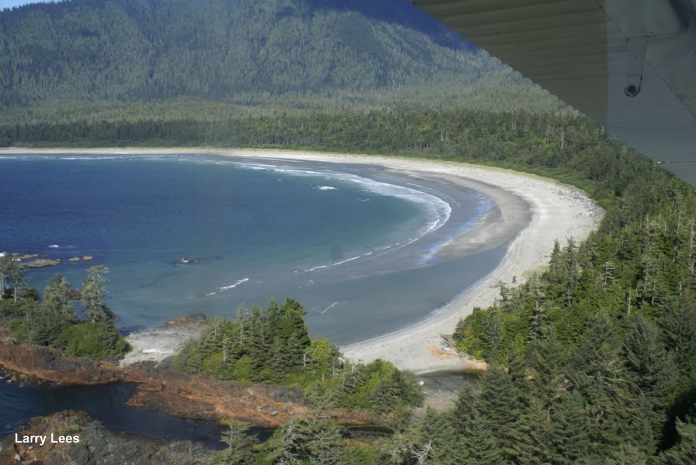 hiking tour on vancouver island with view of beach | zelturlaub mit wandern auf Vancouver Island mit blick über den strand