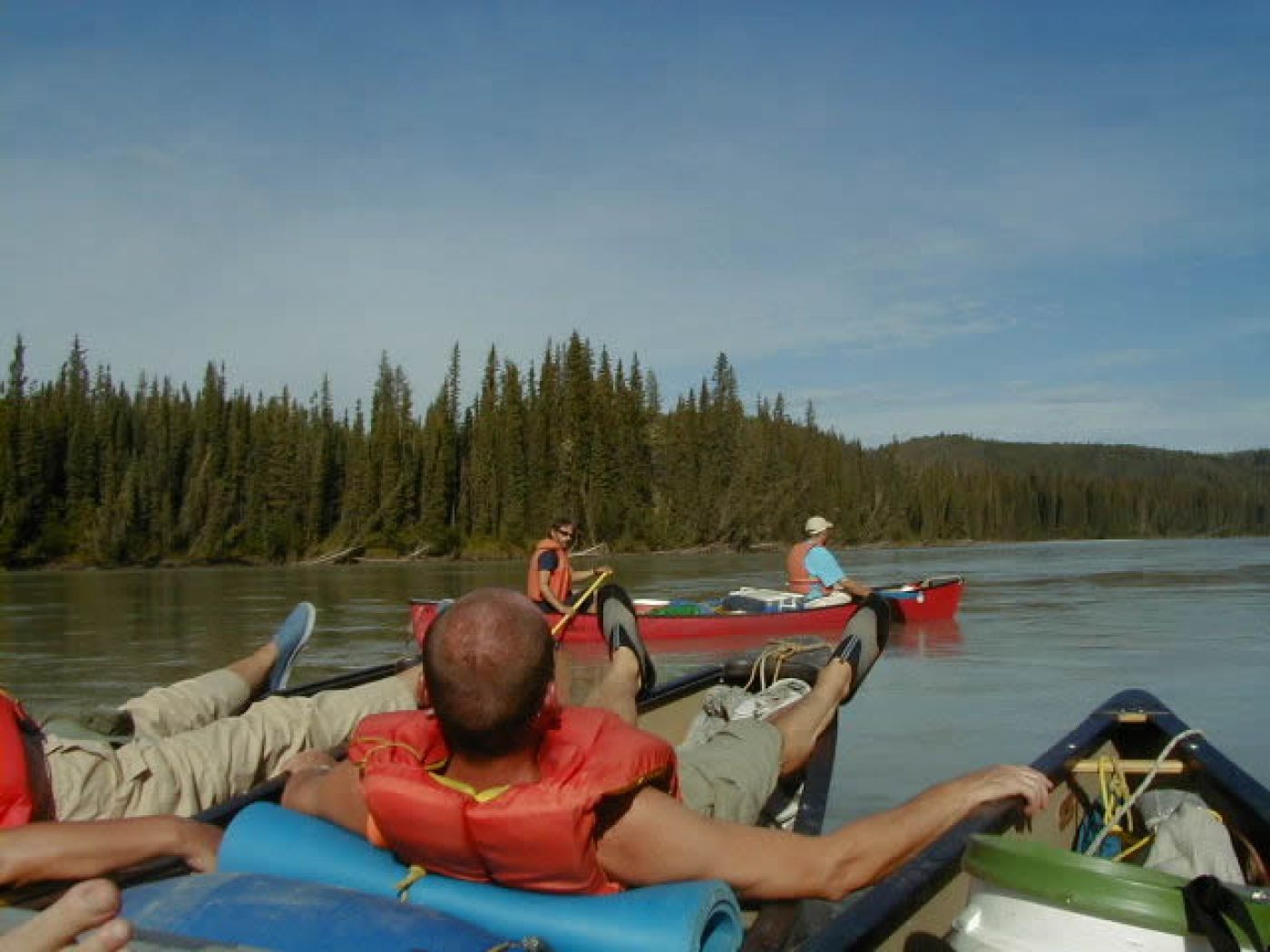 canoeing, floating and relaxing at guided canoe trip in alberta | treiben und entspannen bei der geführten kanutour in alberta, kanada