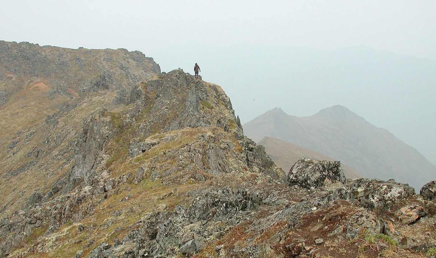 hiking in tombstone mountains | wandern in den tombstone mountains, bergen